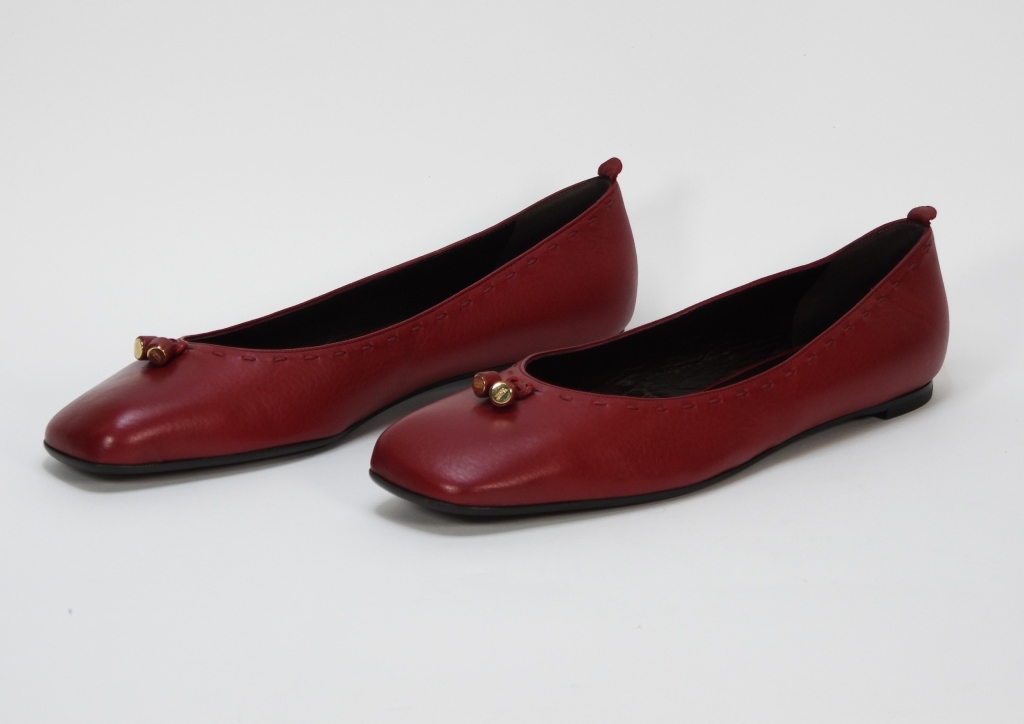 Appraisal: BOTTEGA VENETA RED LEATHER FLATS SIZE Deep red leather square