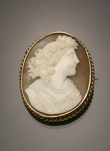 Appraisal: Victorian Tested -Karat Yellow-Gold and Shell Cameo Brooch Last Quarter