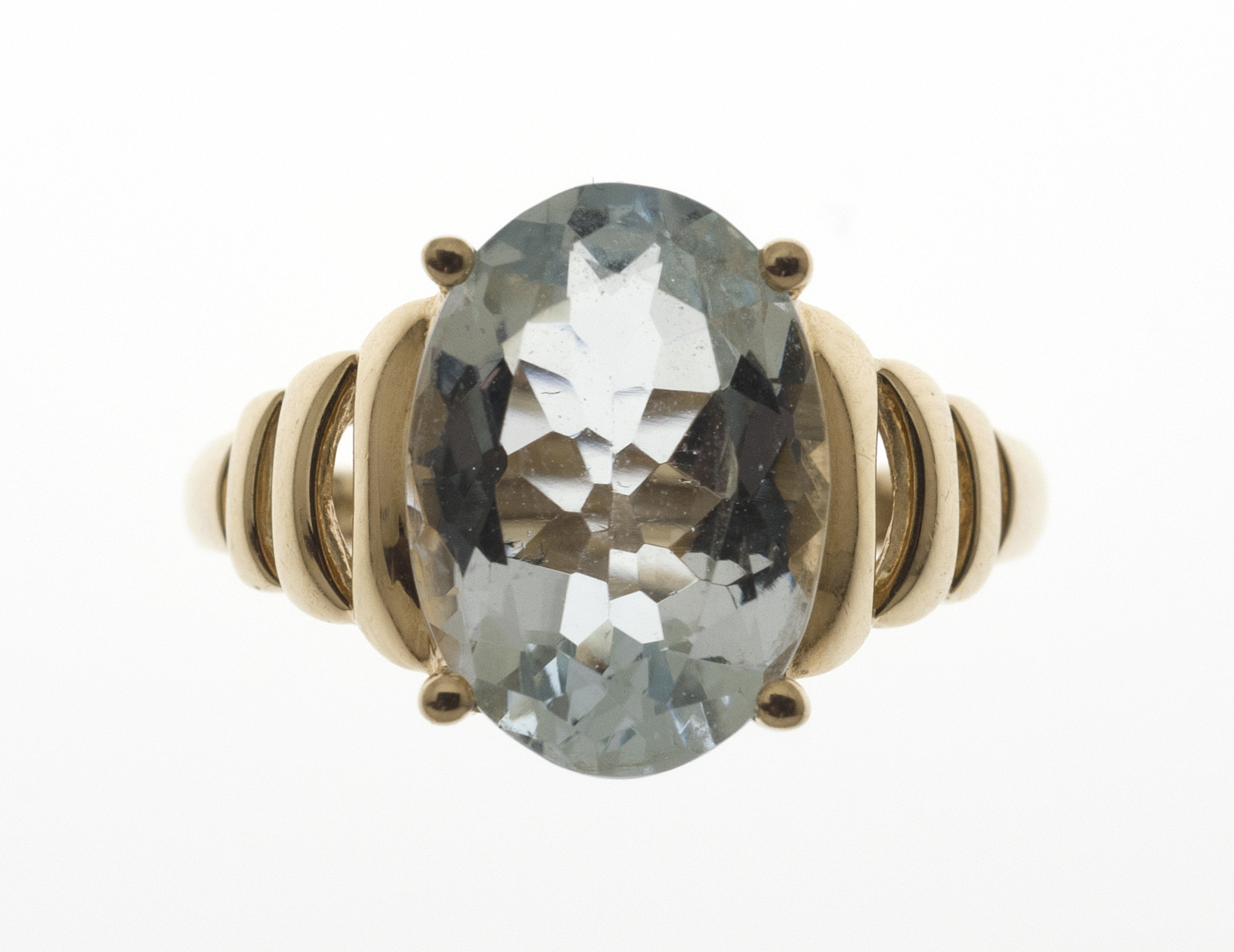 Appraisal: KT GOLD AND BLUE TOURMALINE RING Tourmaline approximately x x