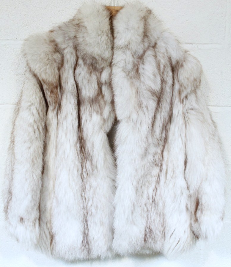 Appraisal: A ladies silver fox fur coat three quarter length with