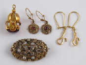 Appraisal: A mixed lot comprising a yellow metal tests carat gold