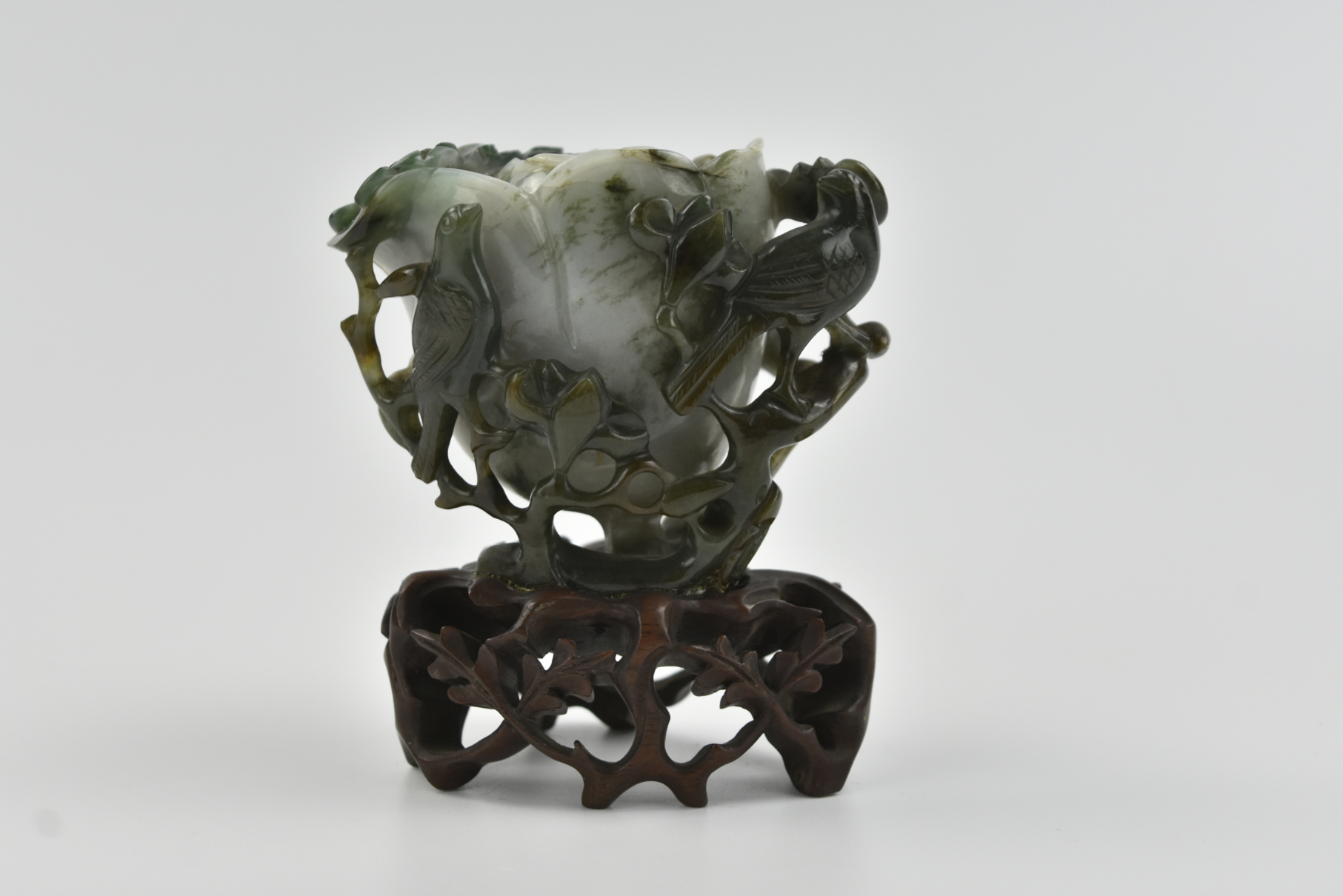 Appraisal: a jadeite cup of a carved rose bud form attached