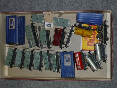 Appraisal: Sixteen Hornby Dublo goods trucks including six B R coal