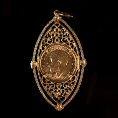 Appraisal: A George V gold sovereign in a textured ct yellow