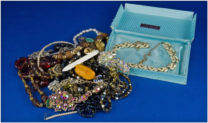 Appraisal: Misc Lot Of Costume Jewellery Comprising Beads Necklaces Bracelets Brooches