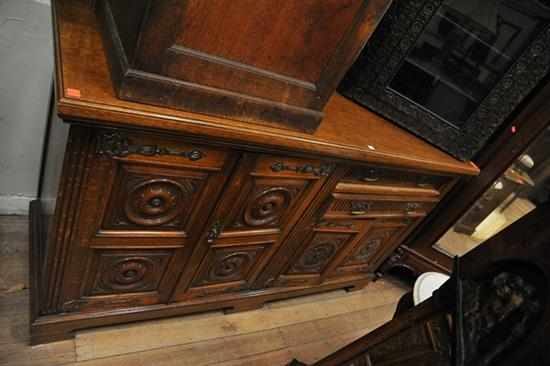 Appraisal: AN EDWARDIAN OAK TWO DRAWER AND FOUR DOOR SIDEBOARD