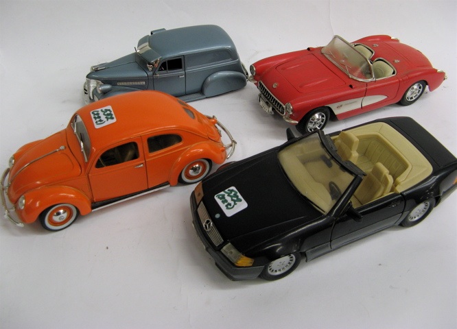 Appraisal: TWENTY-TWO SCALE MODEL REPLICA TOY AUTOMOBILES Several are die cast