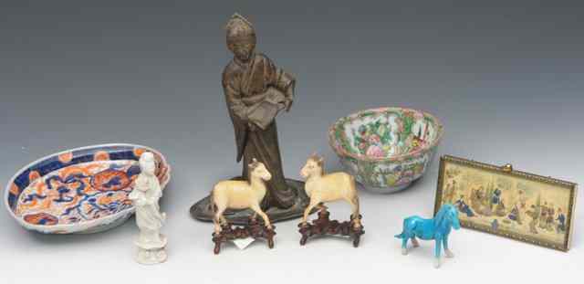 Appraisal: A SMALL QUANTITY OF ORIENTAL ITEMS to include a pair