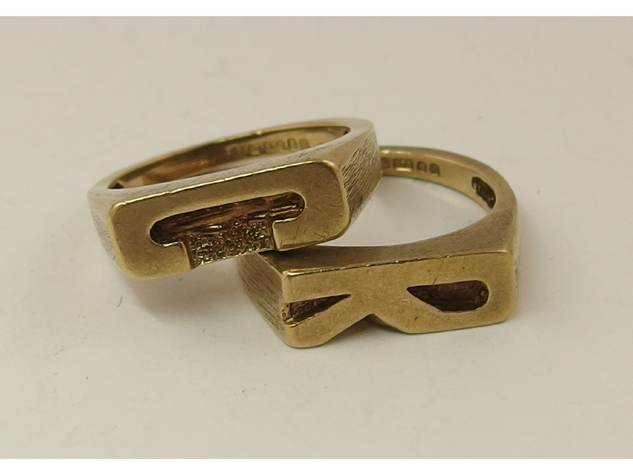 Appraisal: A pair of Gents initial rings C R approx weight