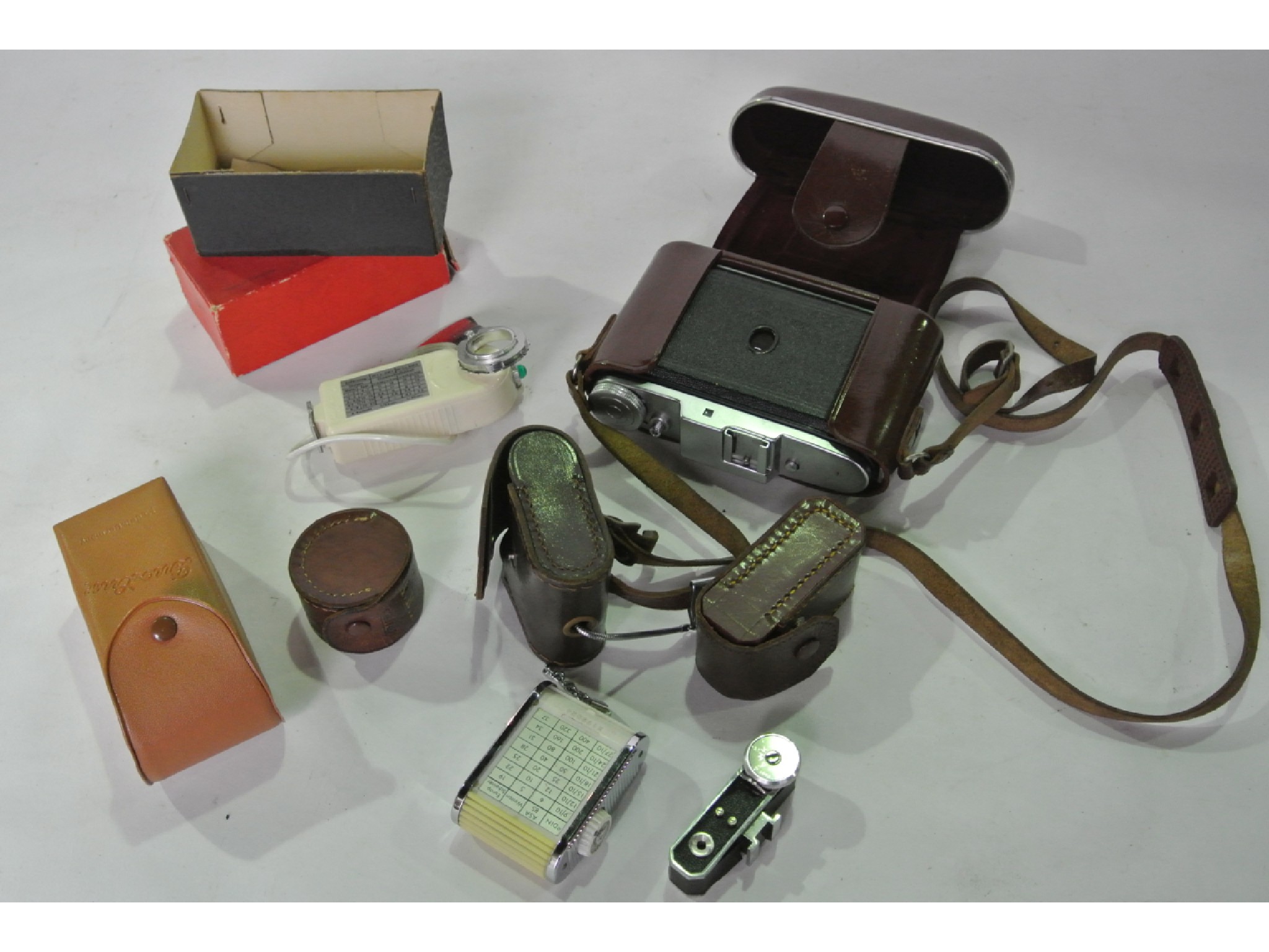 Appraisal: Vintage photographic equipment to include a cased th century German