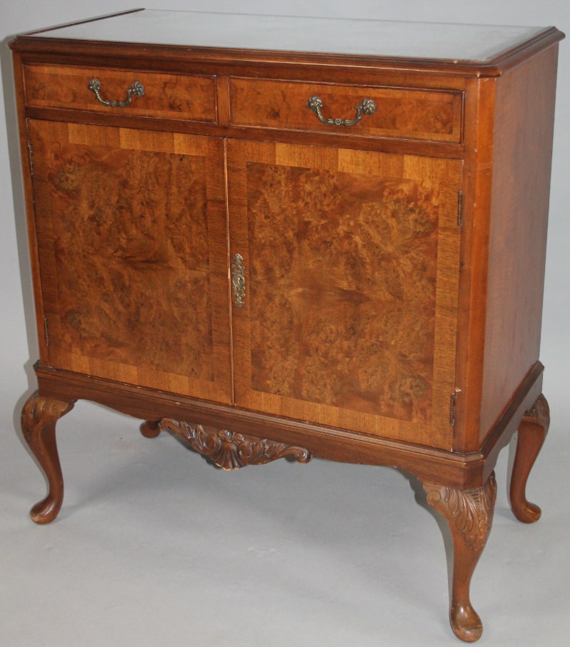 Appraisal: A mid- thC walnut side or cocktail cabinet the canted