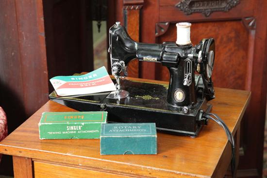 Appraisal: SINGER SEWING MACHINE ''Featherweight K'' model with case and accessories