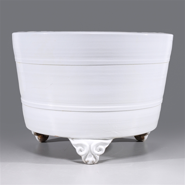 Appraisal: Chinese blanc de chine porcelain tripod basin with band design