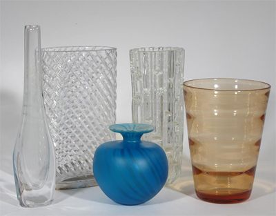 Appraisal: A collection of ten items of glass including a Mdina