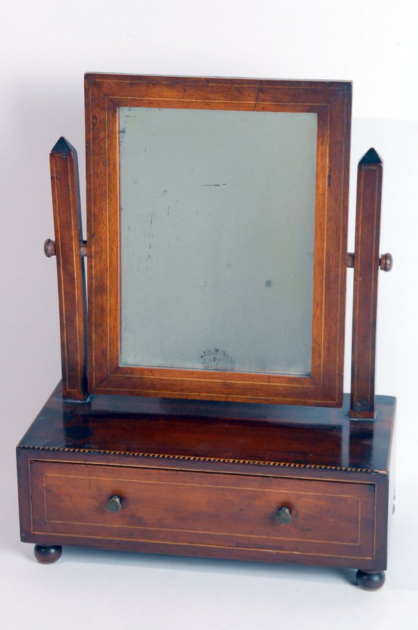 Appraisal: Small shaving mirror with single drawer Overall line inlay to