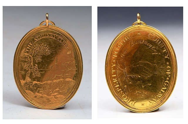 Appraisal: A GEORGE II GOLD MEDALLION engraved 'Prosperity to the Country