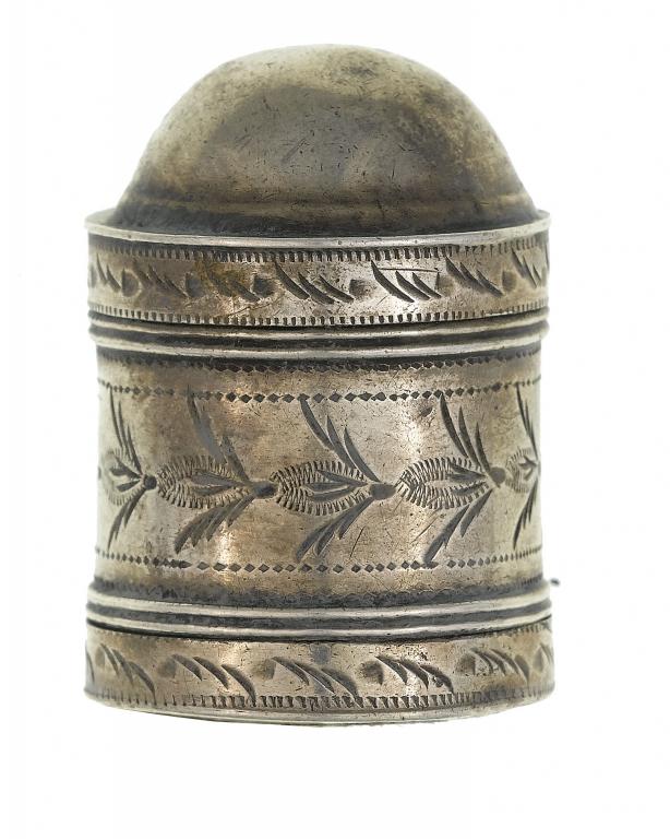 Appraisal: A GEORGE III SILVER BRIGHT CUT NUTMEG GRATER OF 'PEPPERPOT'