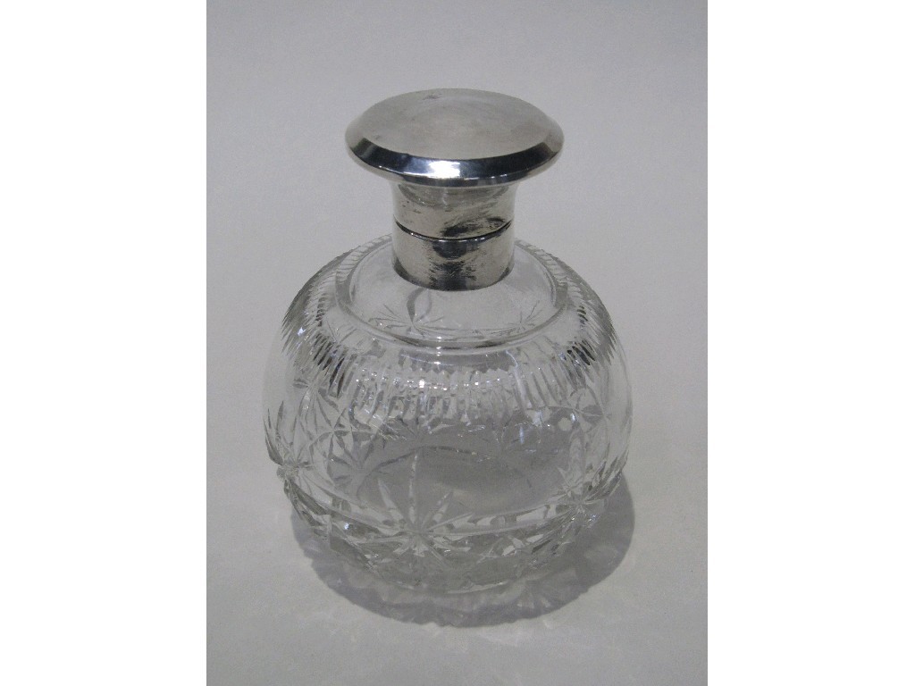 Appraisal: Silver topped scent bottle Birmingham