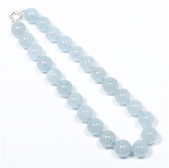 Appraisal: AQUAMARINE NECKLACE Clasp in silver Decorative necklace of aquamarine beads