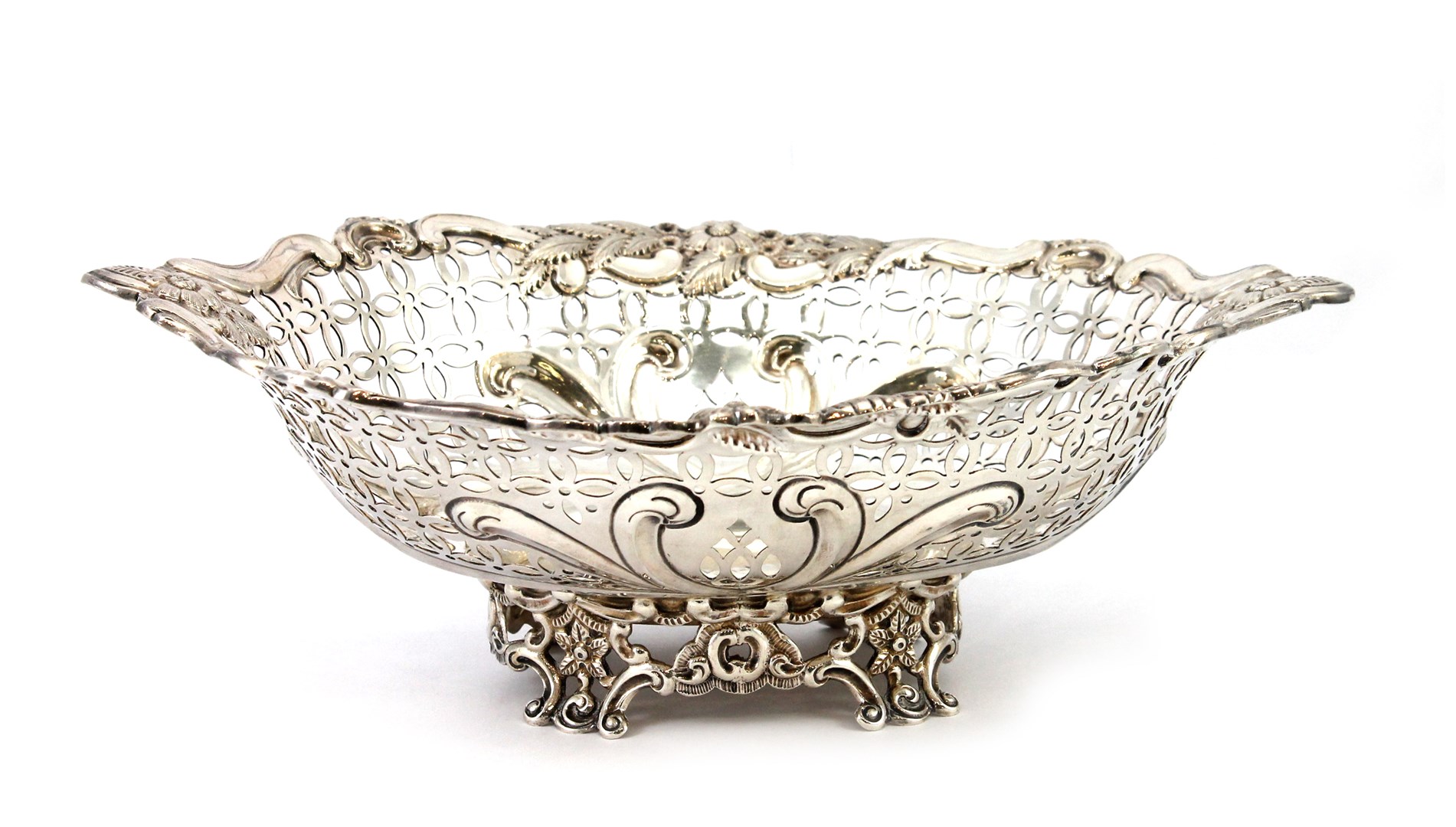 Appraisal: A Victorian silver shaped oval sweetmeat bowl with pierced decoration