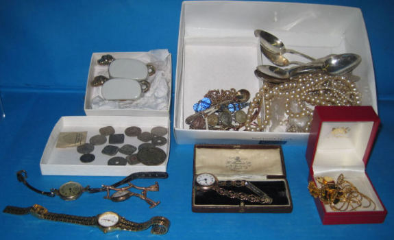 Appraisal: Collection of Costume jewelry to include necklaces bracelets Gold Plated