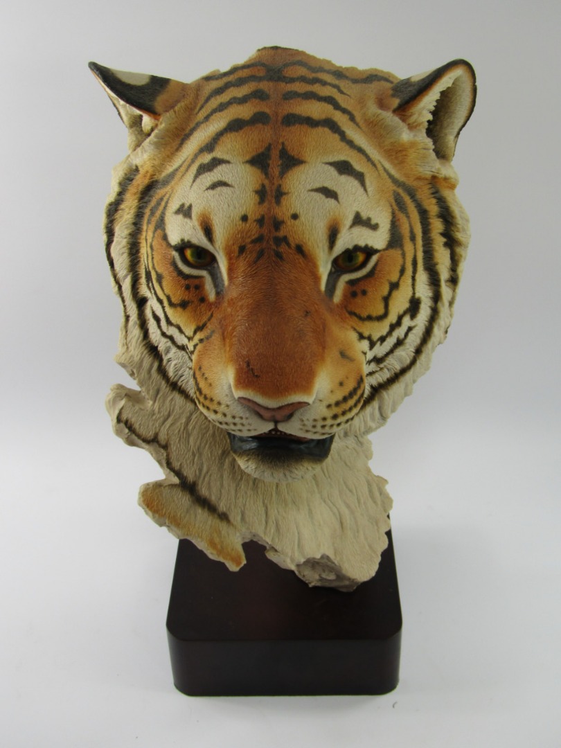 Appraisal: A resin sculpture of a tiger's head signed M Simpson