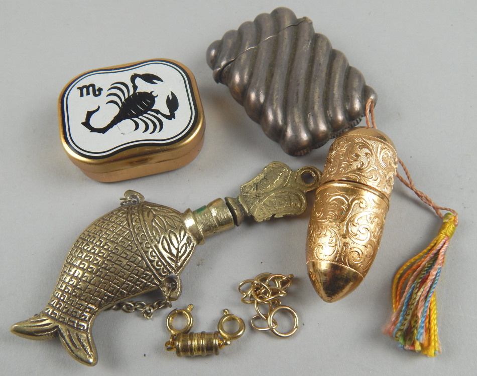 Appraisal: A silver vesta case and various trinkets the Victorian ribbed