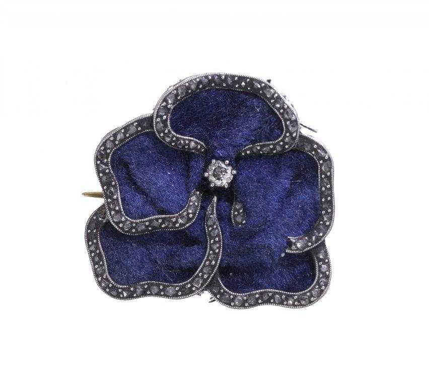 Appraisal: A FRENCH DIAMOND SET GOLD PANSY BROOCH the purple velvet