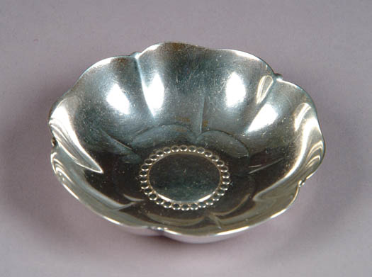 Appraisal: STERLING SILVER PANSY DISH BY TIFFANY CO The pansy shaped