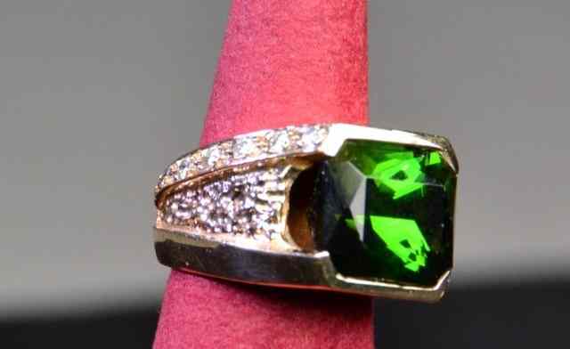 Appraisal: MEN'S K GREEN TOURMALINE OCTAGONAL RINGHandsome carats total weight grams