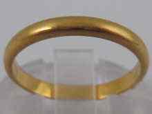 Appraisal: A yellow metal tests carat gold band ring approx mm