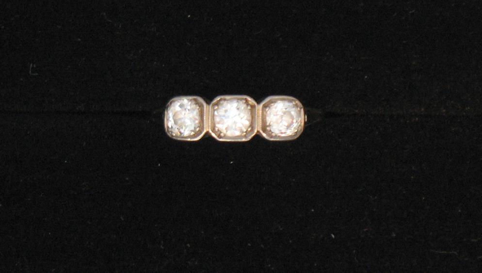 Appraisal: A THREE STONE DIAMOND RING the three round brilliant-cut diamonds