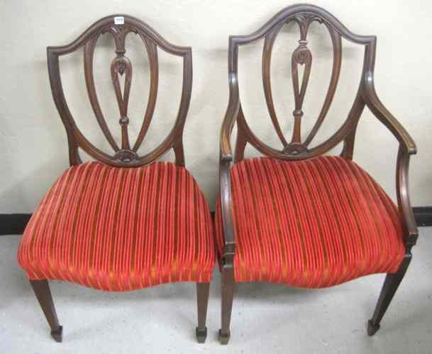 Appraisal: A SET OF EIGHT FEDERAL STYLE MAHOGANY DINING CHAIRS American