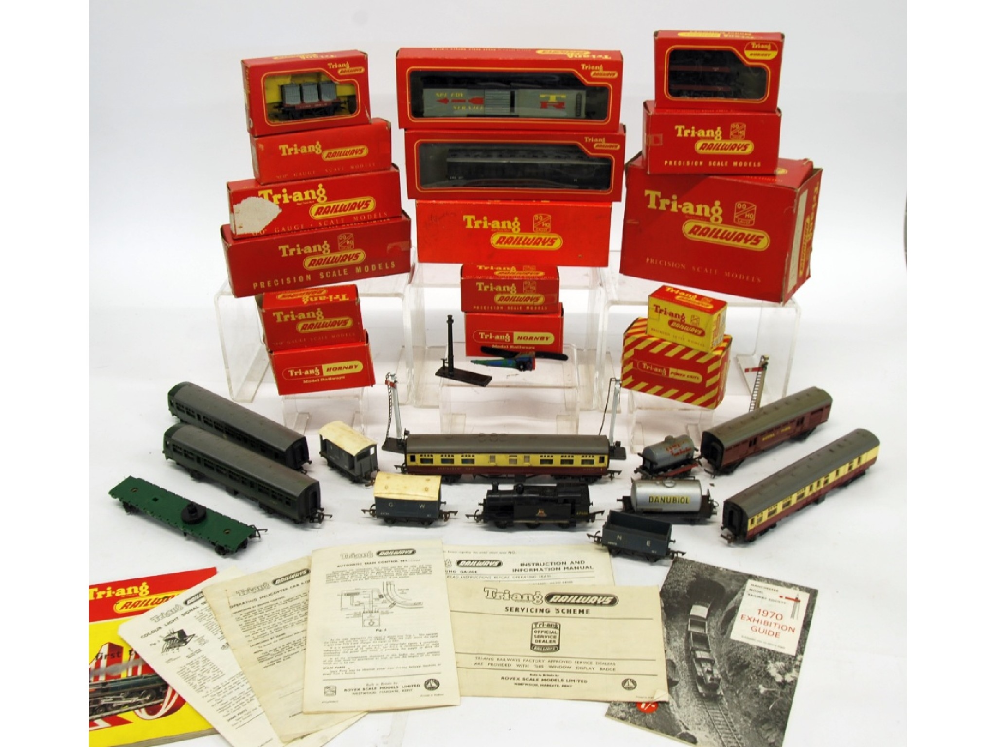 Appraisal: COLLECTION OF TRIANG RAILWAY 'OO' MODEL RAIL boxed items to