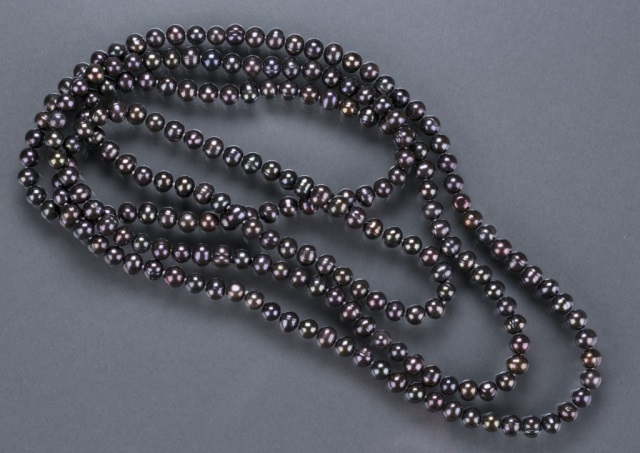 Appraisal: Single Strand of Black Cultured Freshwater Pearls mm to mm