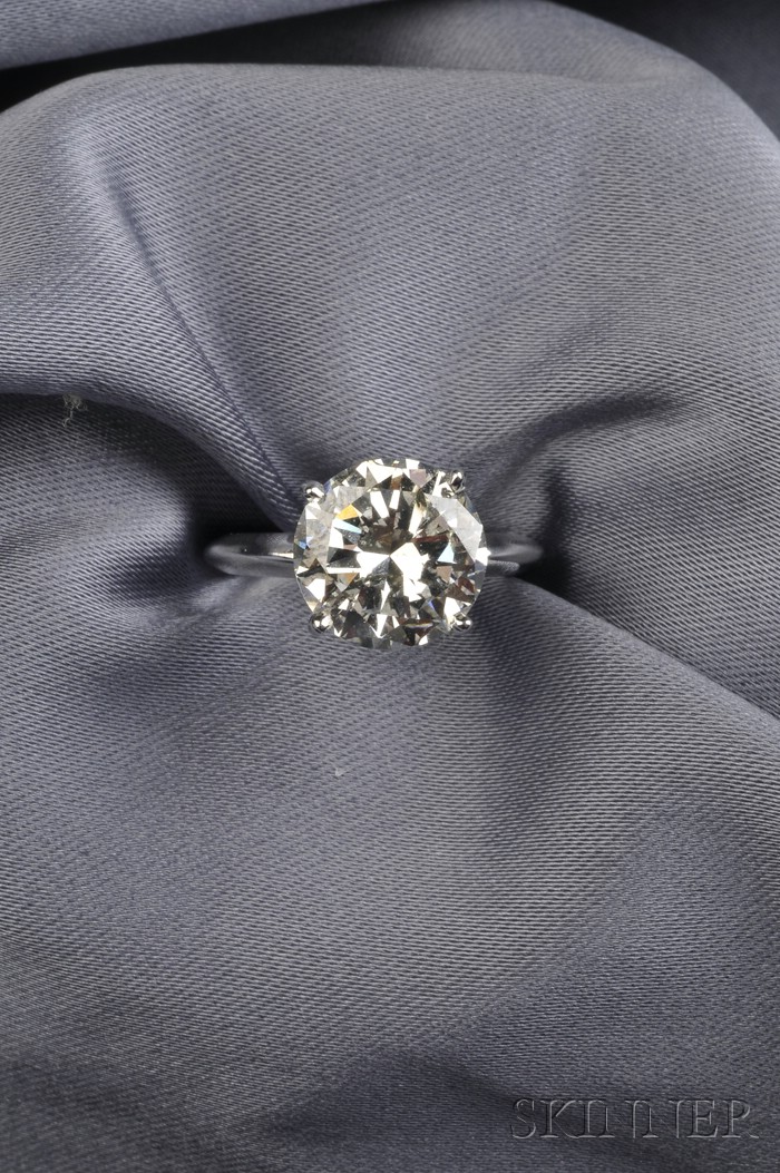 Appraisal: kt White Gold and Diamond Solitaire prong-set with a round