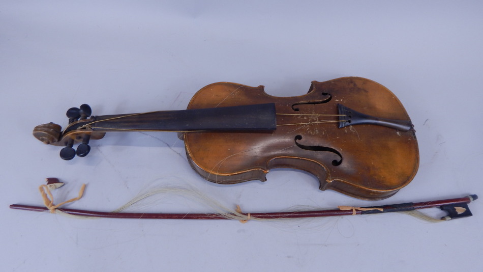 Appraisal: An early thC violin with a two piece back stamped