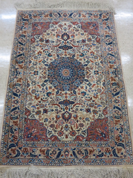 Appraisal: HAND KNOTTED ORIENTAL AREA RUG Pakistani Persian floral and central