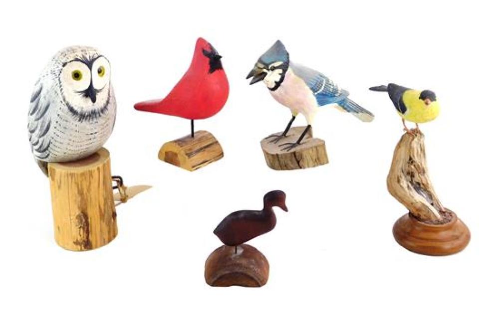 Appraisal: Five bird carvings th st C all signed pieces include