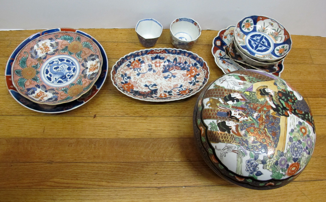 Appraisal: PIECE COLLECTION IMARI PORCELAIN ITEMS An assembled collection of pieces