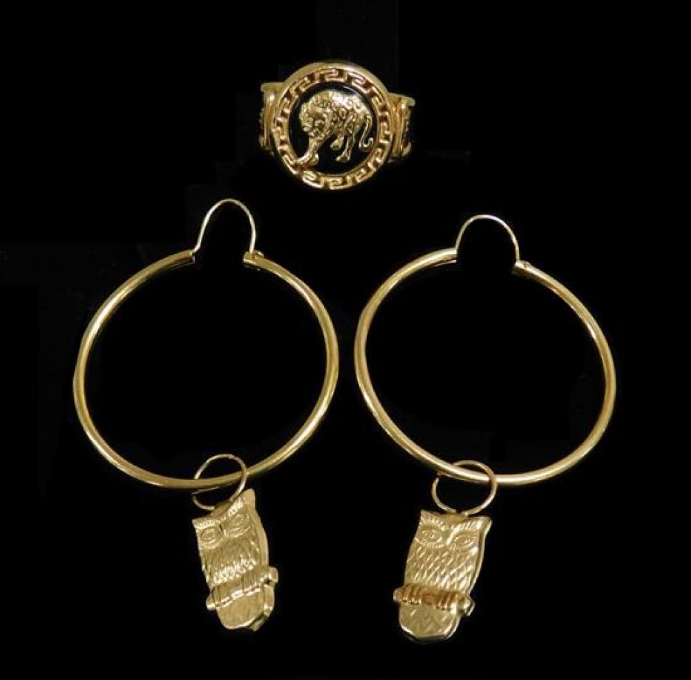 Appraisal: JEWELRY K yellow gold hoop earrings and signet ring animal-themed