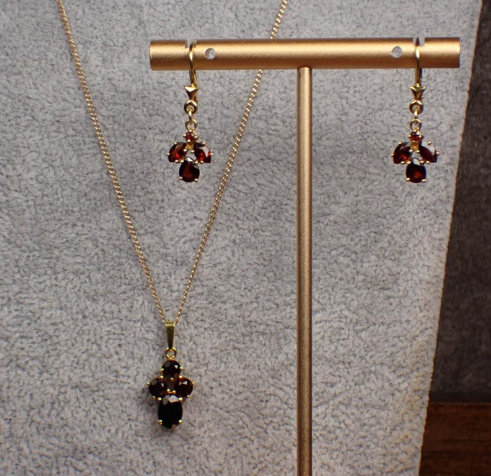 Appraisal: GARNET AND YELLOW GOLD PENDANT AND EARRING SET The pendant