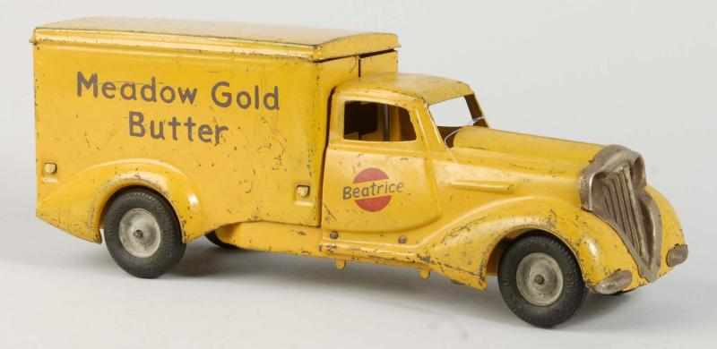 Appraisal: Pressed Steel Metalcraft Meadow Gold Butter Truck Description American Marked