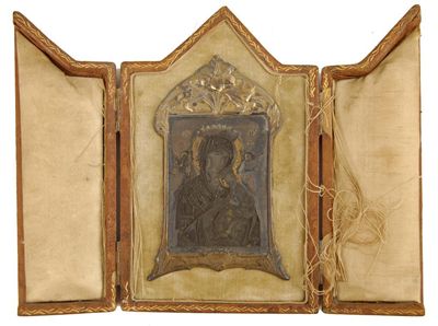 Appraisal: A silver coloured metal icon depicting the Virgin Mary with