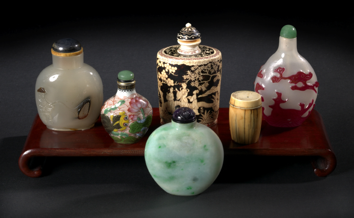 Appraisal: Japanese Ivory and Lacquer Snuff Bottle the ovate cylindrical body