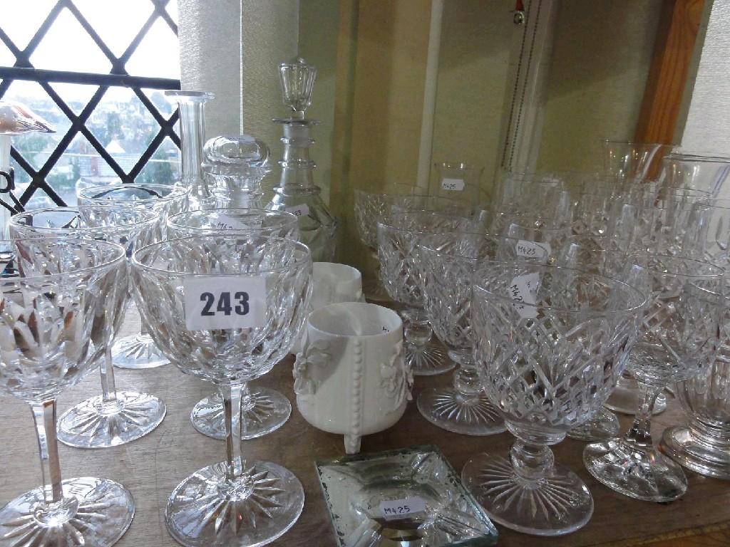 Appraisal: A quantity of glassware including drinking glasses of various size