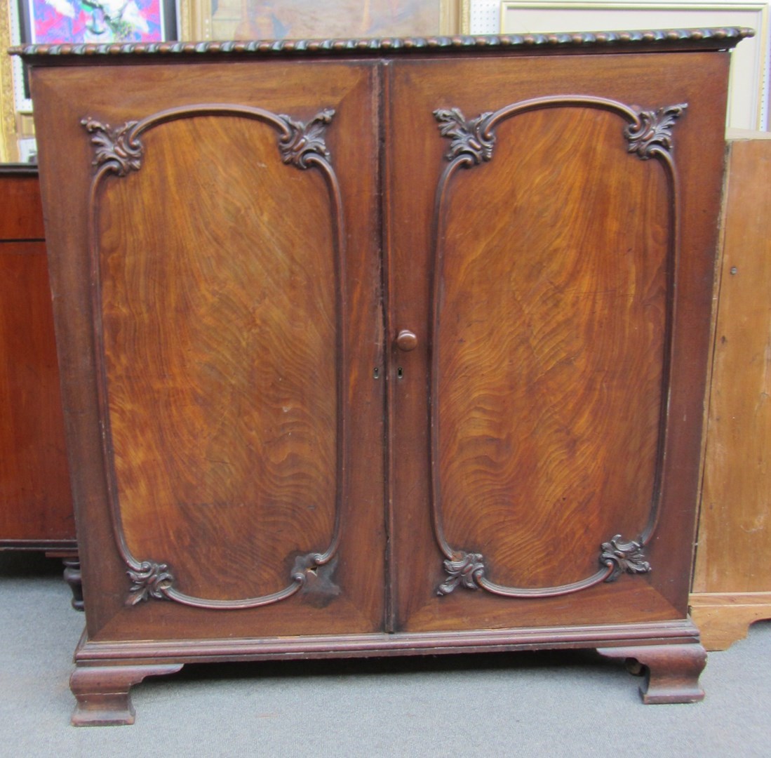 Appraisal: A George III mahogany linen press with pair of panel