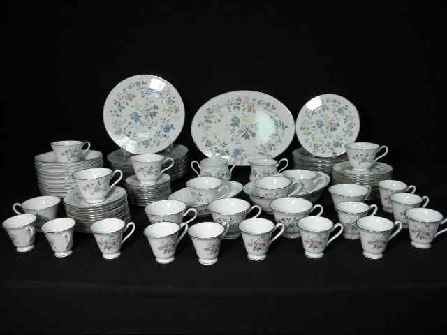 Appraisal: Oxford fine bone china porcelain dinnerware Made by Lenox in