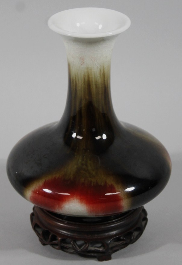 Appraisal: A thC Chinese porcelain vase with trumpet stem and compressed