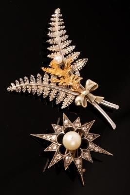 Appraisal: A Victorian diamond and pearl starburst brooch altered with central